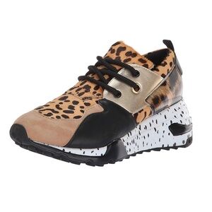 Steve Madden Cliff Sneakers Women’s Size 6 Cow Hair and Leather